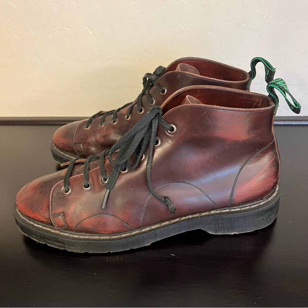 Vintage SOLOVAIR Dr. Martens Made in England Men’s Size 8, smooth leather,maroon